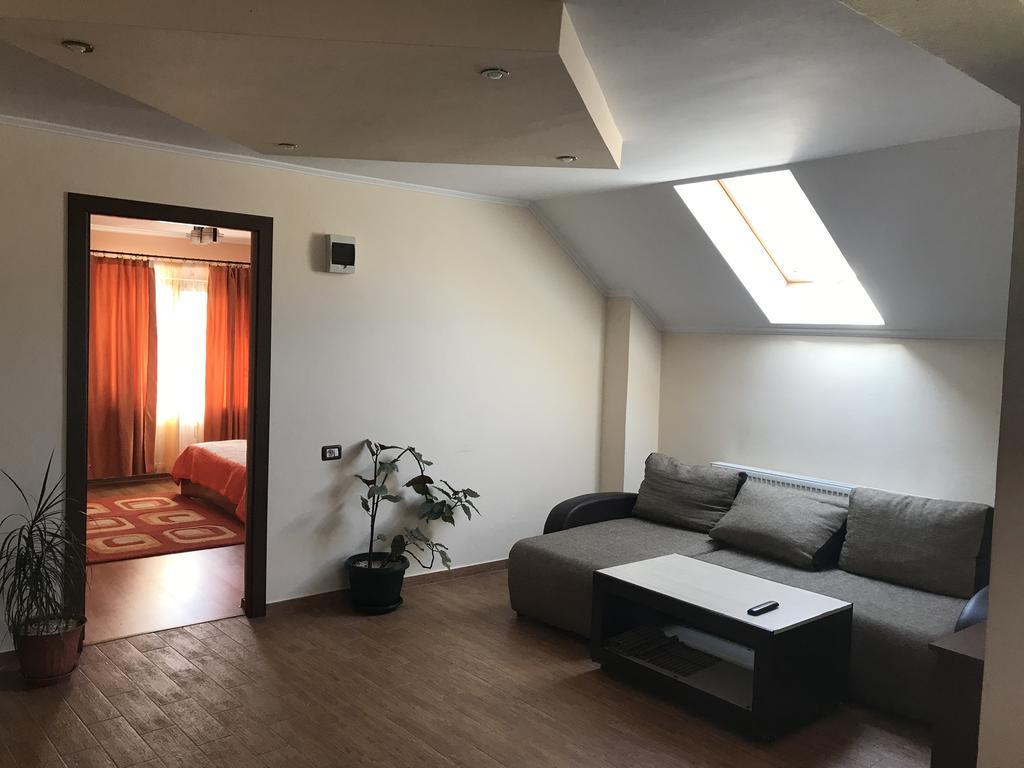Casa Flori Hotel Călimăneşti Ruang foto